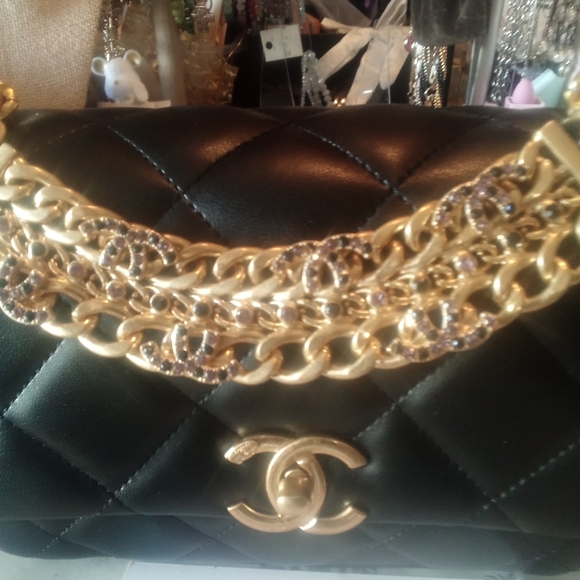 New Chanel Crossbody - Picture 4 of 9